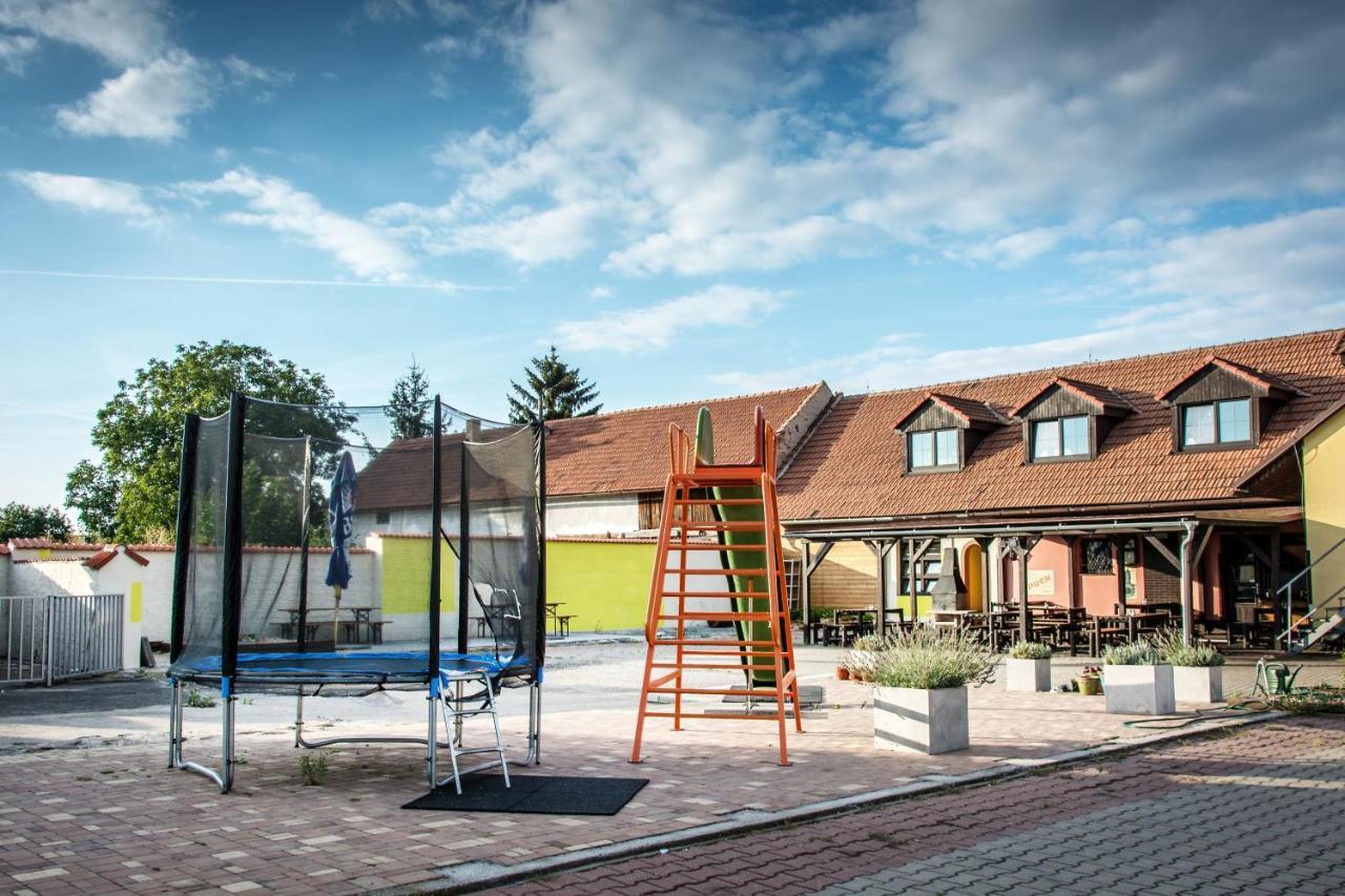 Penzion Zlaté Slunce Chocenice Exteriér fotografie